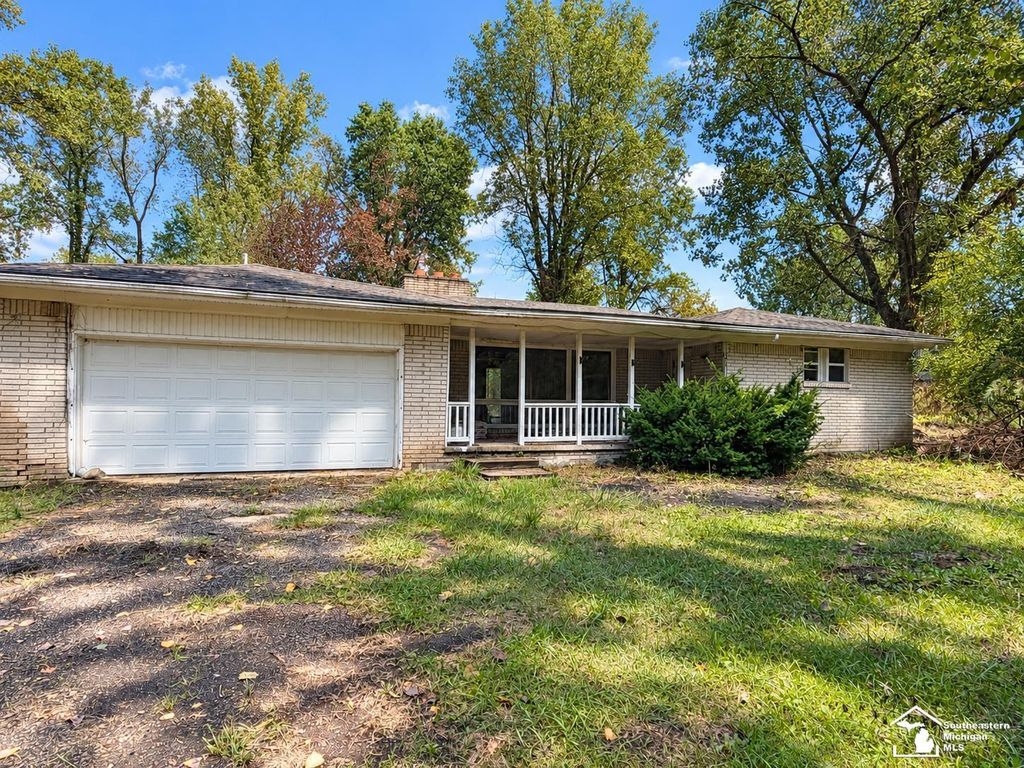 6718 Colf Rd, Carleton village