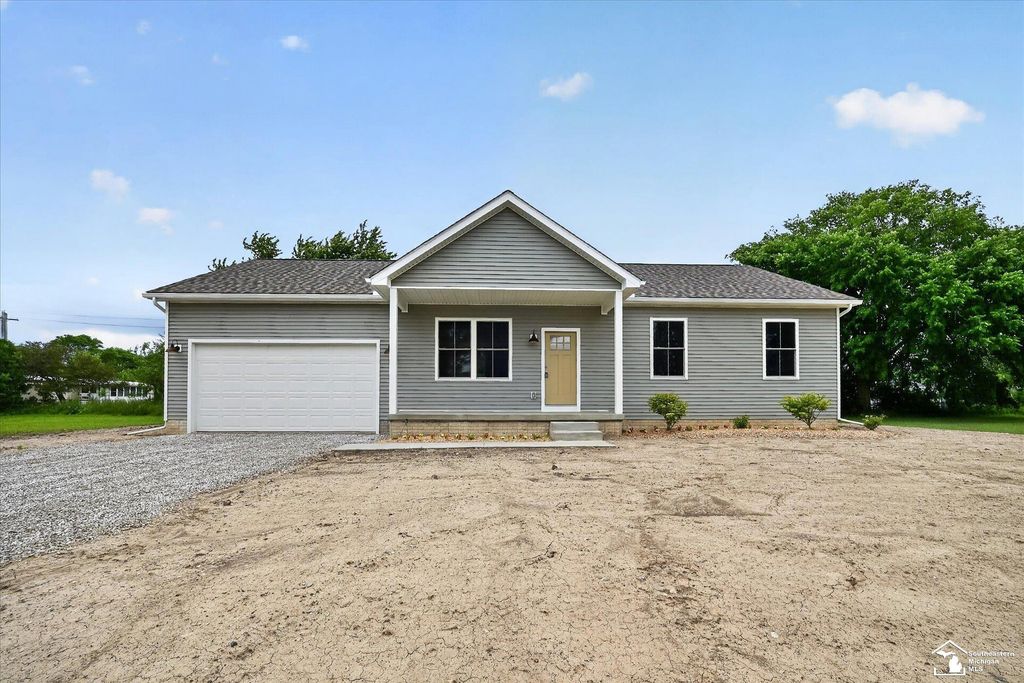 926 Ford Rd, Carleton village