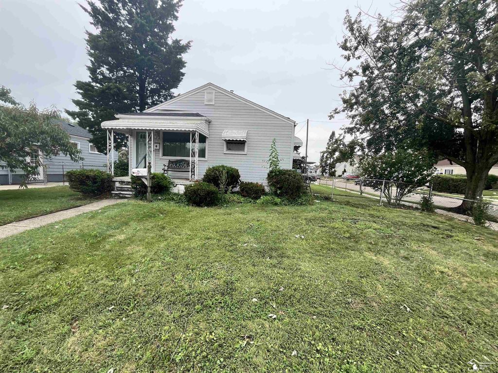 2358 River Dr, Lincoln Park city