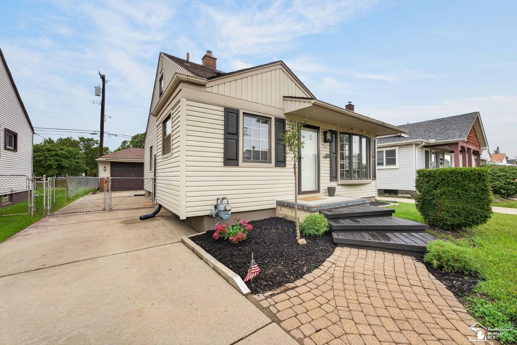 17606 Valade, Riverview city