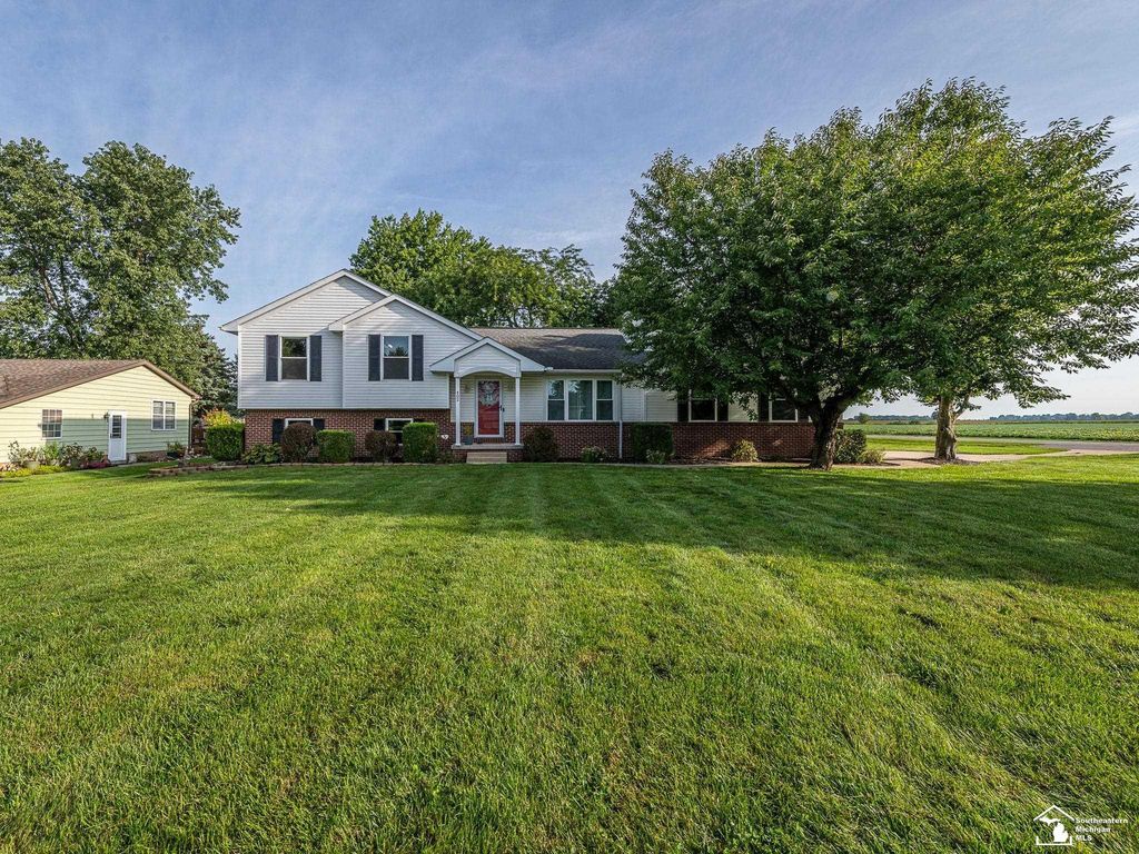 402 East Blvd, Blissfield