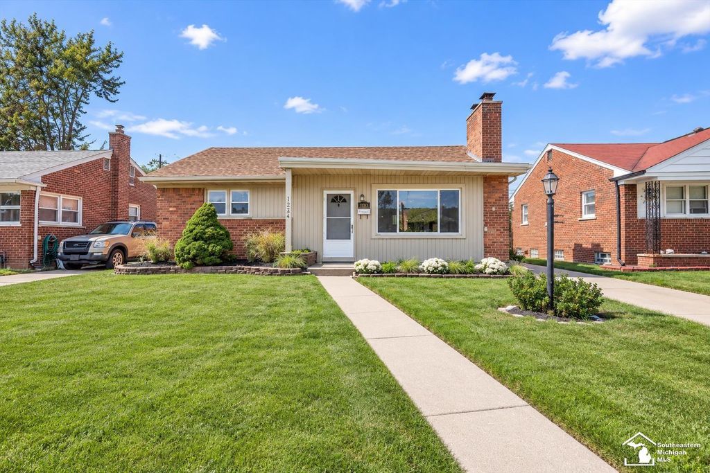 1234 Linden St, Dearborn