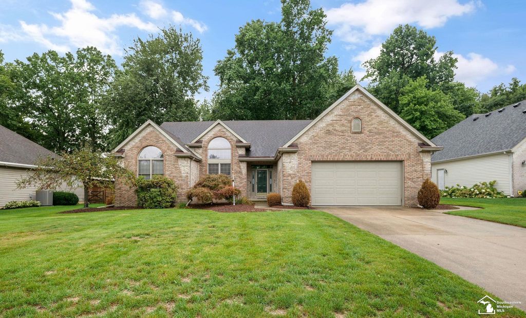 3333 Quail Hollow Dr, Lambertville