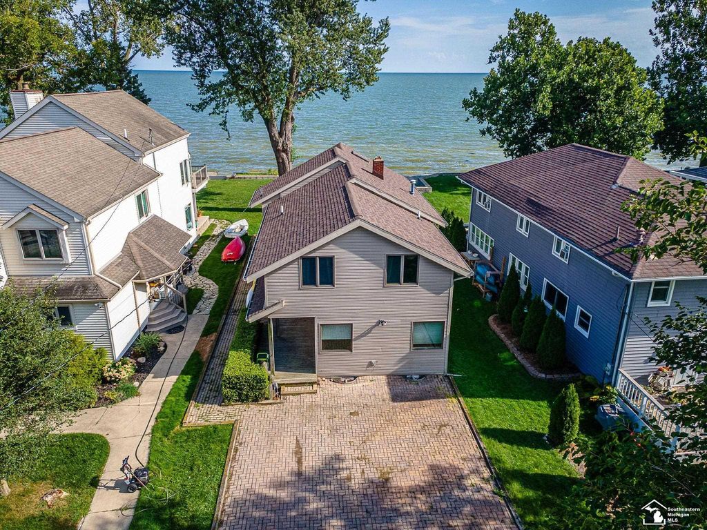 3360 Lakeshore Dr, Monroe