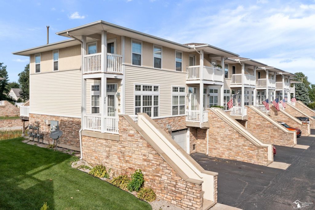 200 Beachwalk Trl, Luna Pier