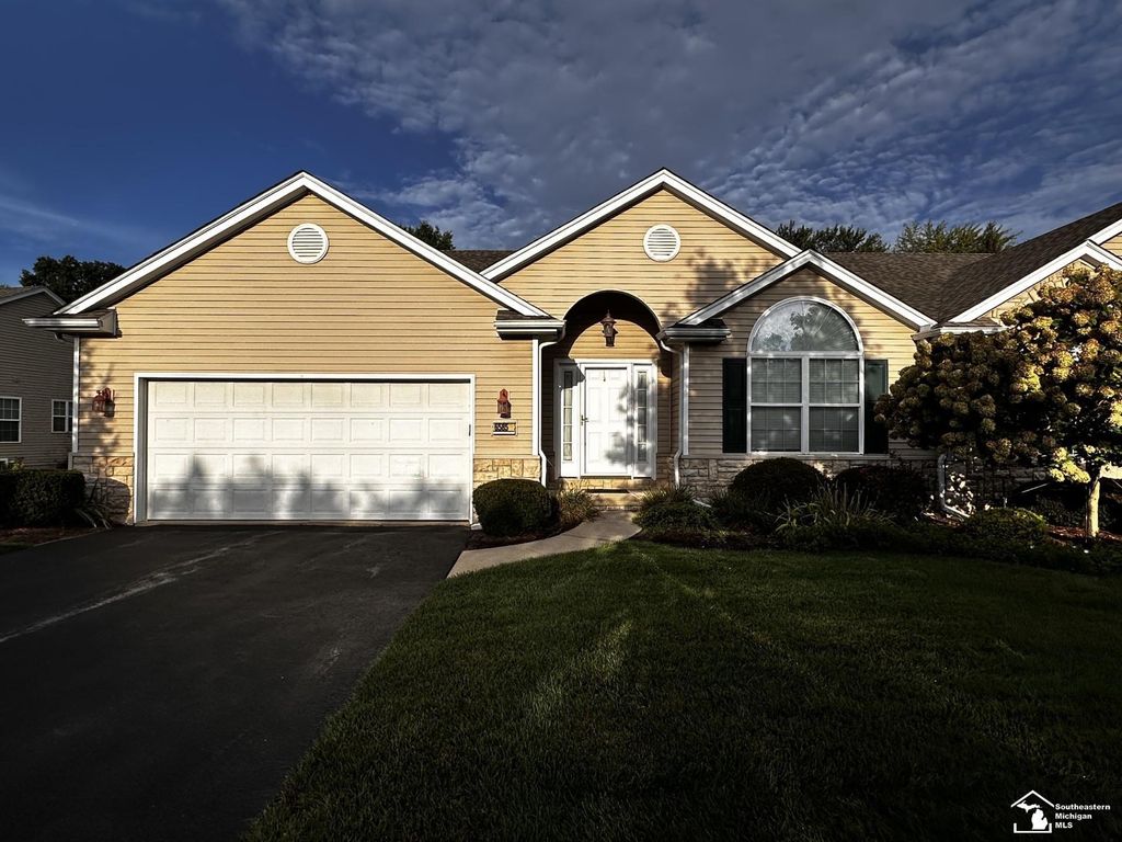 6585 Black Diamond Ln, Lambertville