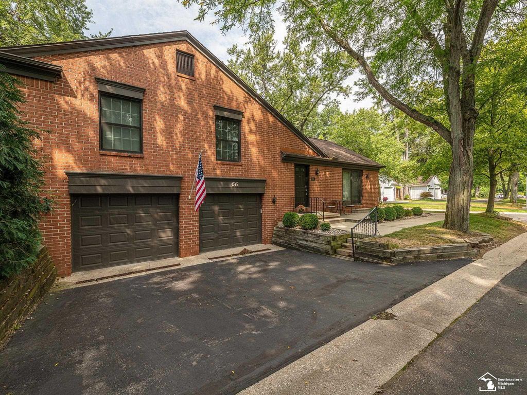 66 Linswood Dr, Monroe