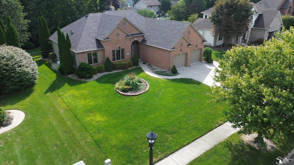 8110 High Oaks Dr, Lambertville
