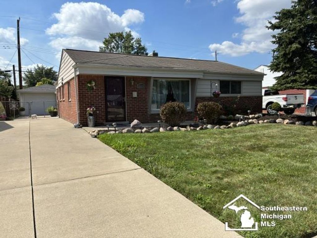 18090 Valade St, Riverview