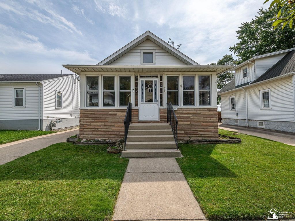 906 Michigan Ave, Monroe