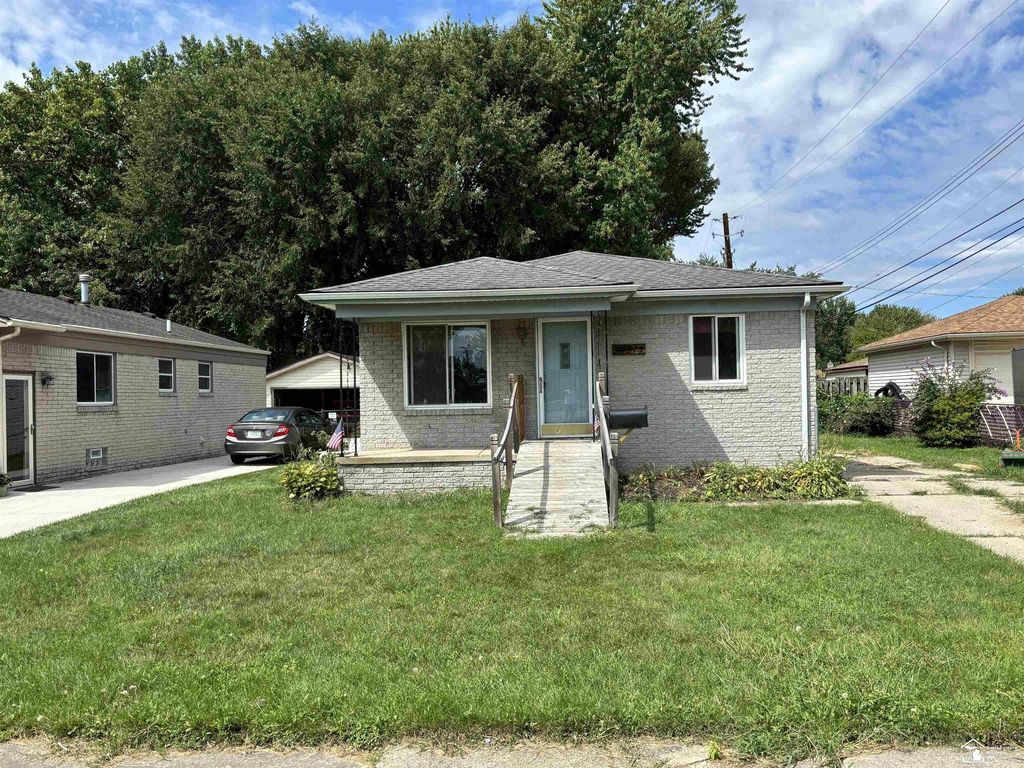 34373 Virgil St, Harrison Twp