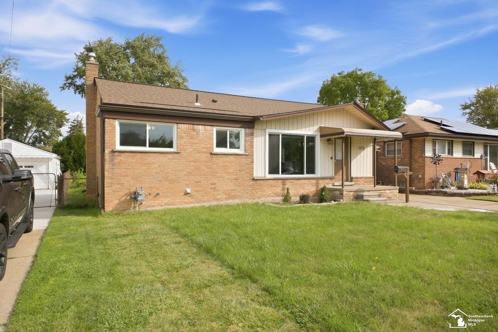 28512 Leona St, Garden City