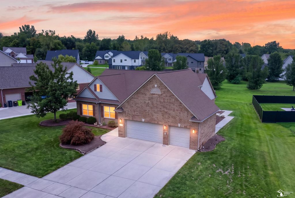 27214 Celtic Dr, Flat Rock