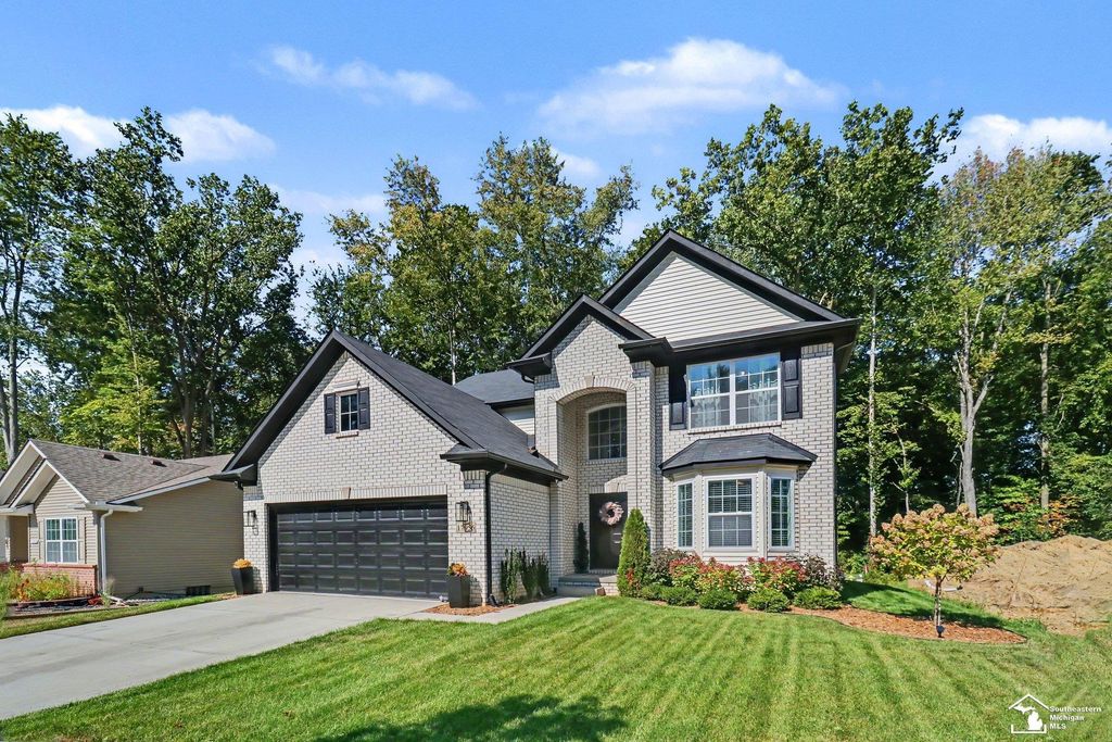 17956 Tall Oaks Ct, New Boston