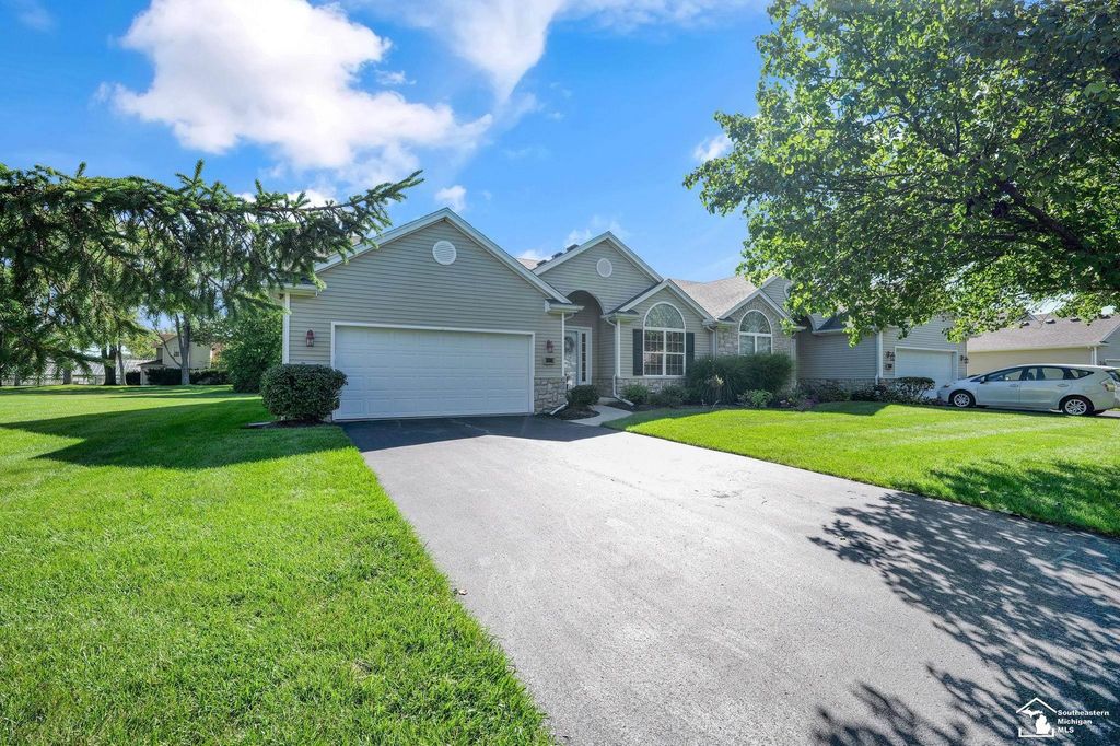 6586 Black Diamond Ln, Lambertville