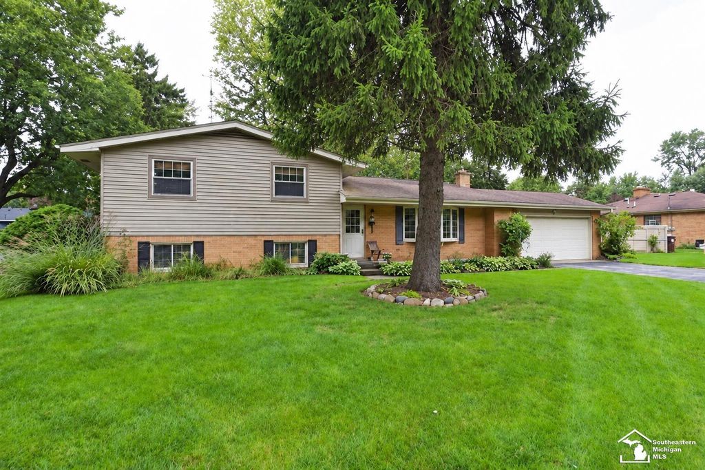 9121 Clover Dr, Temperance