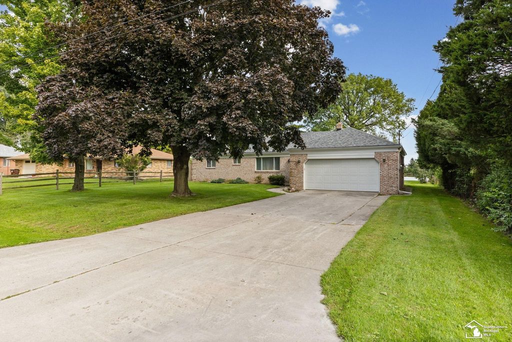 6367 Grandview Dr, Erie