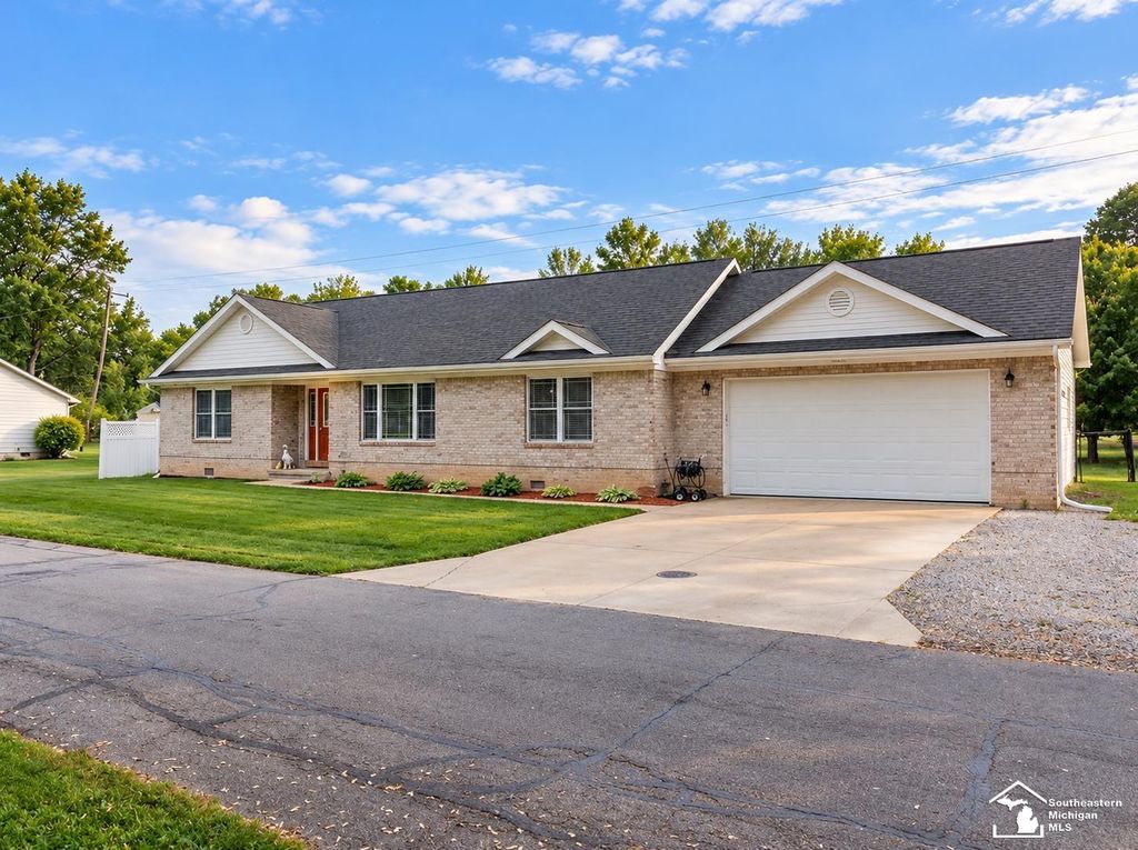 3472 Lakeshore Dr, Monroe