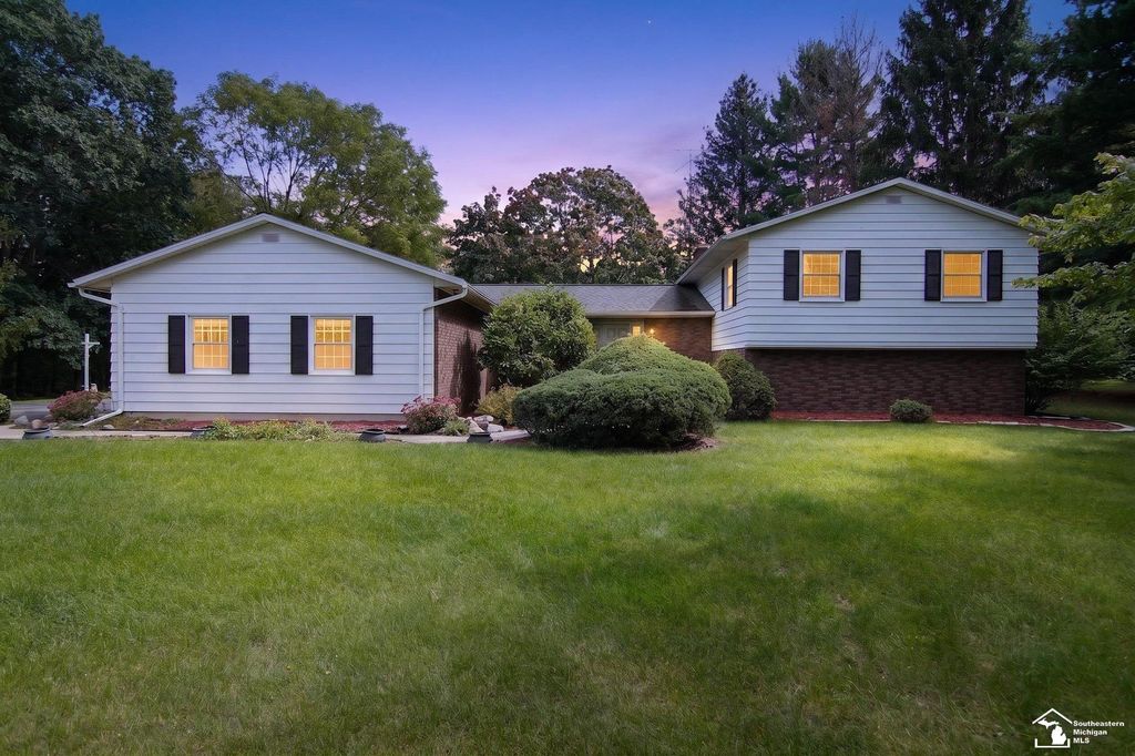 355 Sandy Beach Dr, Clarklake