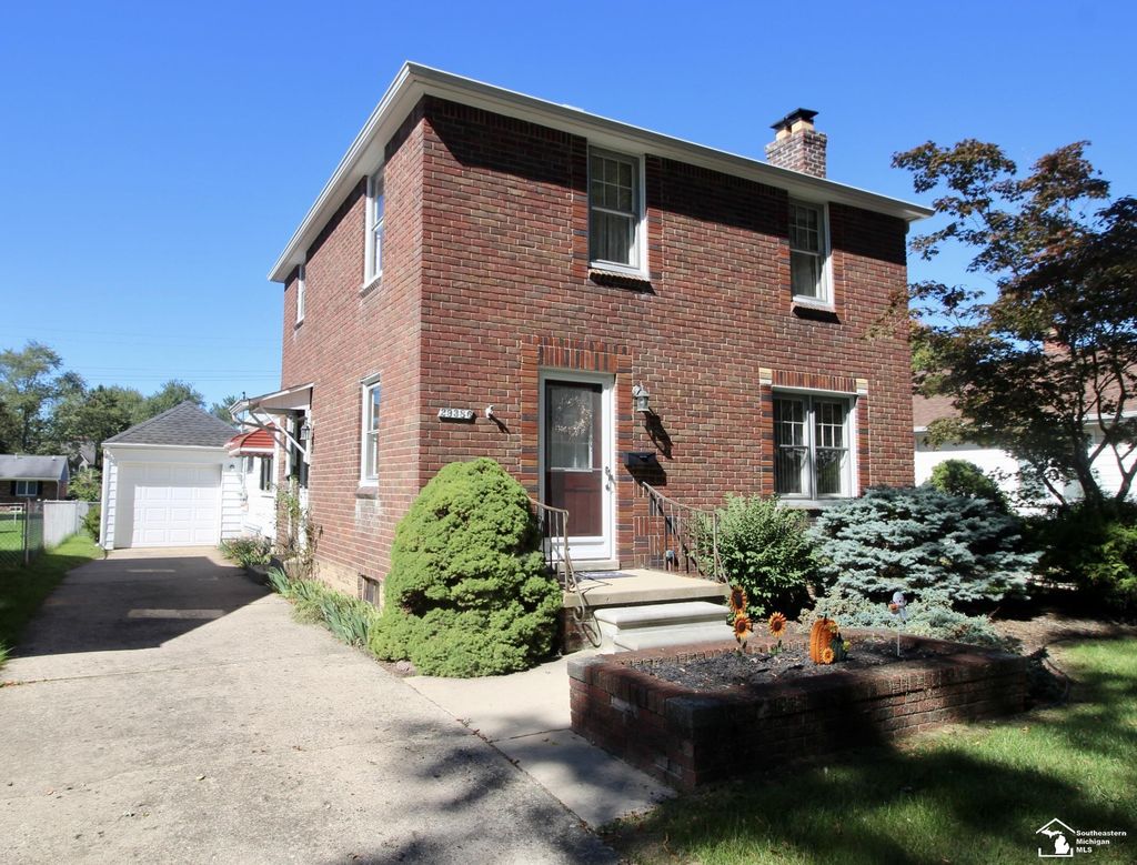 29386 Walnut St, Flat Rock