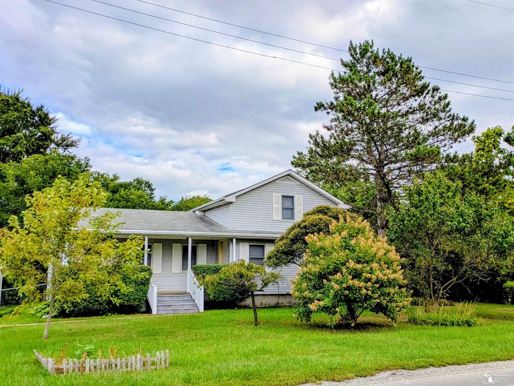 12430 Maxwell Rd, Carleton