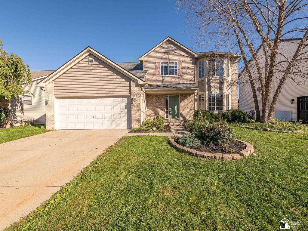 691 Falcon Dr, Dundee