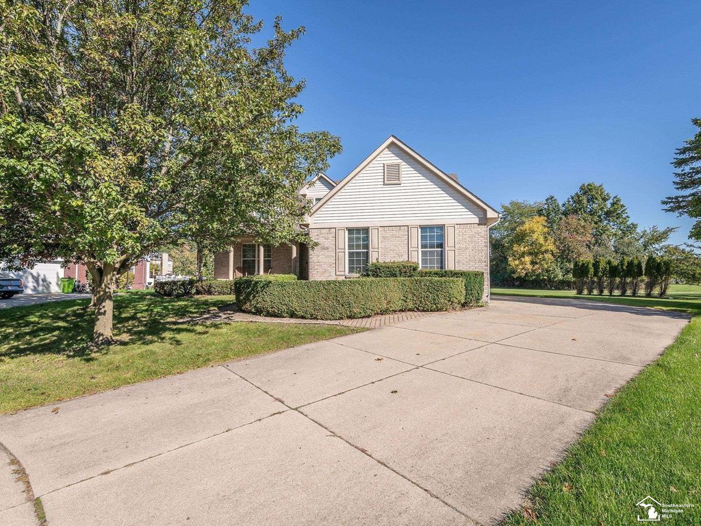25028 Maxwell Ln, Flat Rock