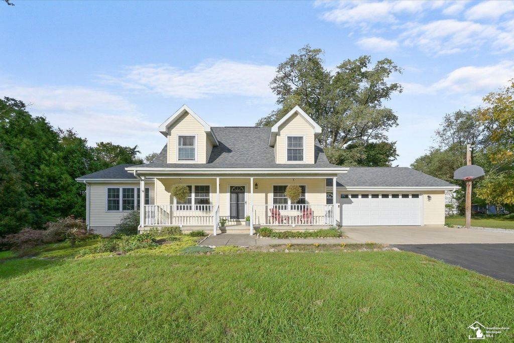 682 Saline St, Petersburg