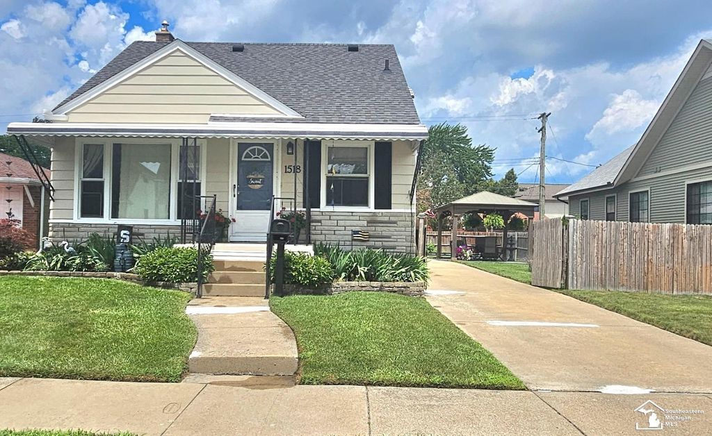 1518 Sycamore St, Wyandotte