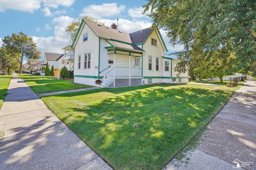 1265 Elm St, Wyandotte
