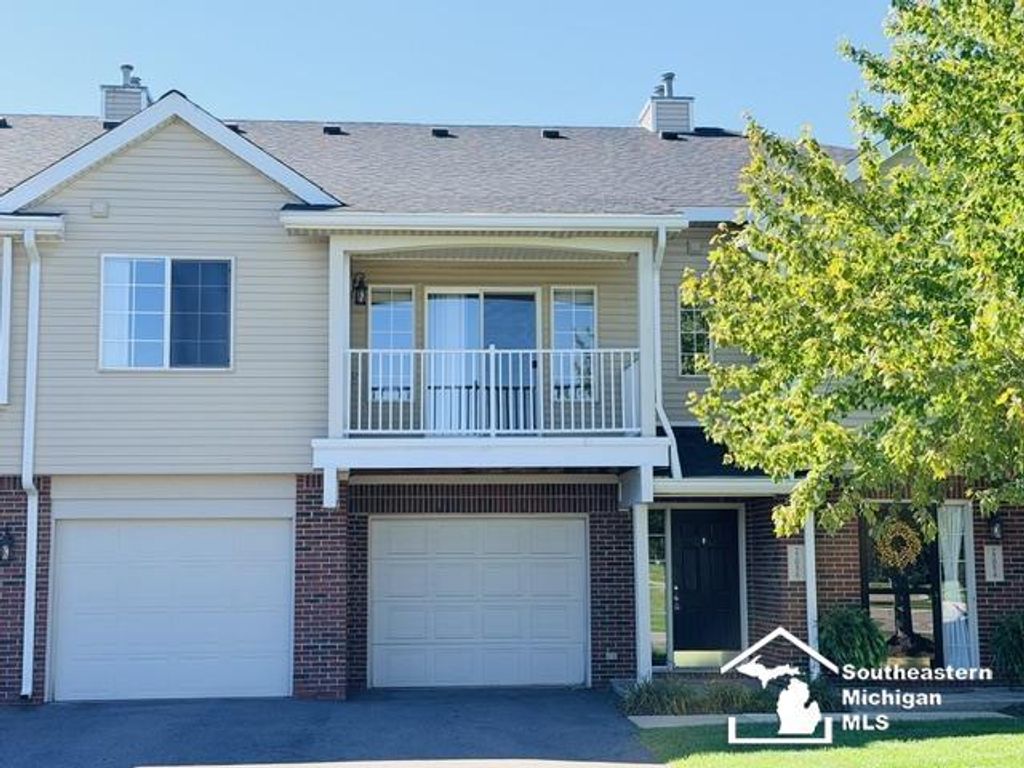 22056 Fairlane Blvd, Woodhaven