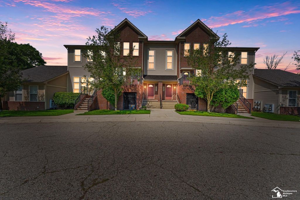 1346 Hillcrest Dr, Waterford charter township
