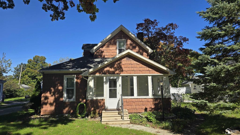 68 W Elm St, Petersburg