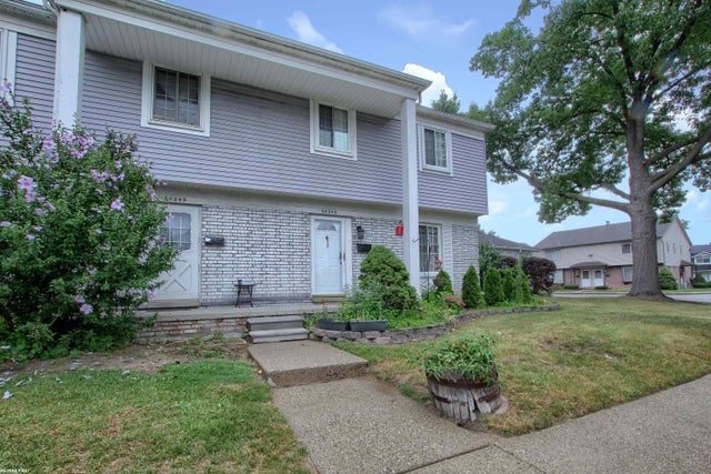 38343 Carolon Blvd, Westland city