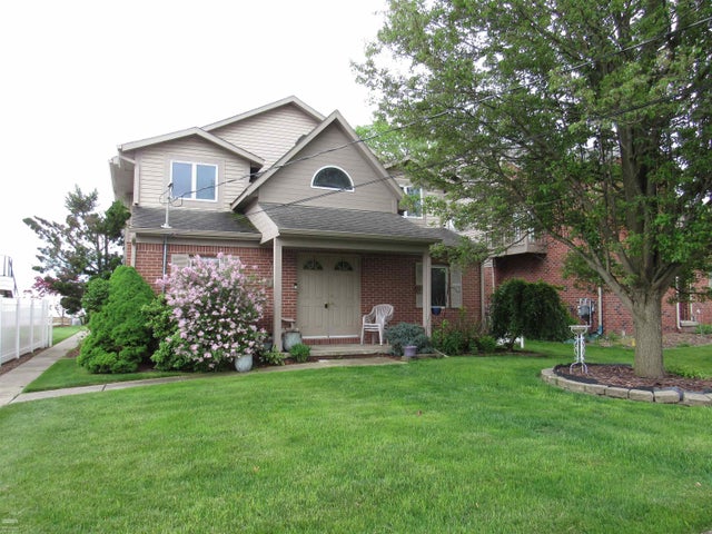 35610 Jeffers Ct, Harrison charter township