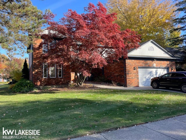 6190 Silverstone Dr, Troy city