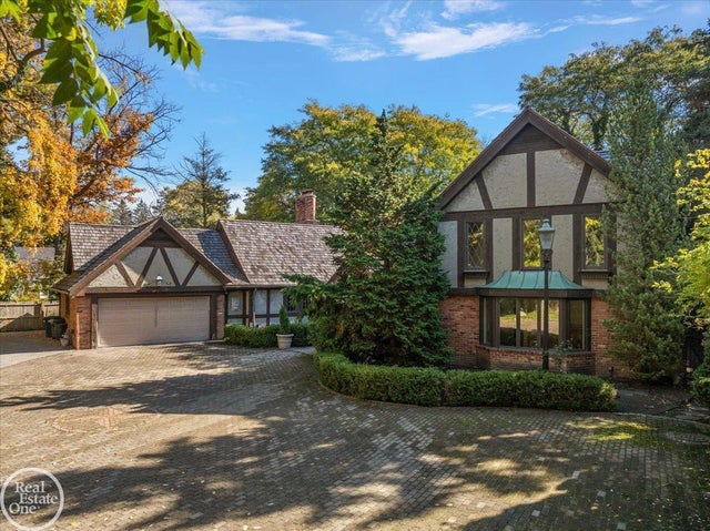 17680 E Jefferson Ave, Grosse Pointe city