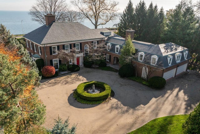 105 Lake Shore Rd, Grosse Pointe Farms city