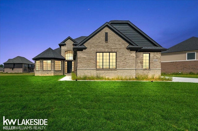 682 Westlake Ave, Oxford charter township