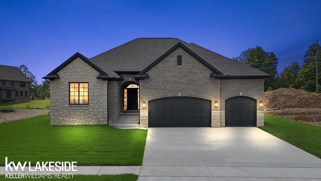 720 Marlayna Dr, Oxford charter township