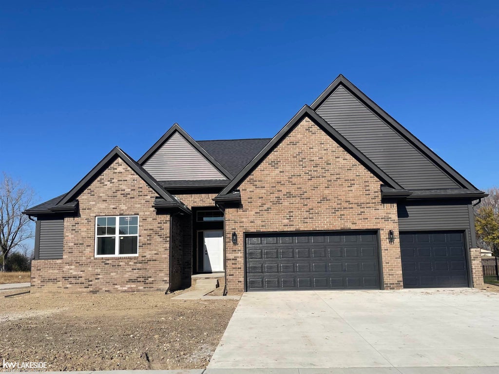 28327 Nadia Ln, Chesterfield township