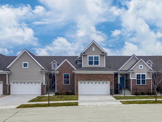 2215 Chase Dr, Hartland township