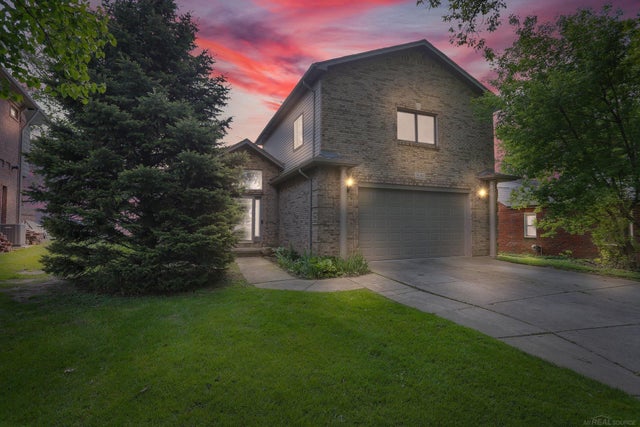 38340 Lakeshore Dr, Harrison charter township