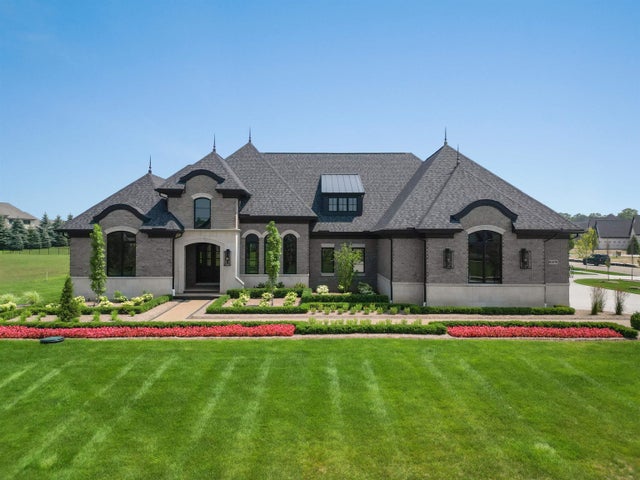 61570 Cotswold Dr, Washington township