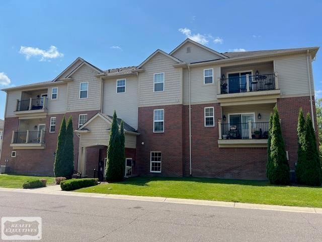 5656 Flagstaff Pines Dr, Shelby charter township