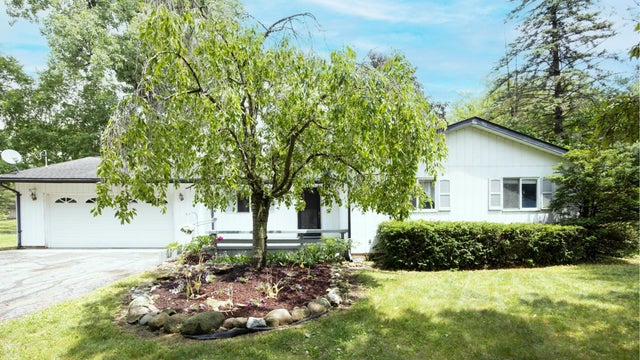 10087 Margaret Dr, Hamburg township