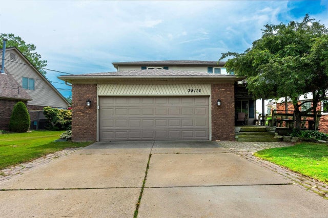 38114 Huron Pointe Dr, Harrison charter township