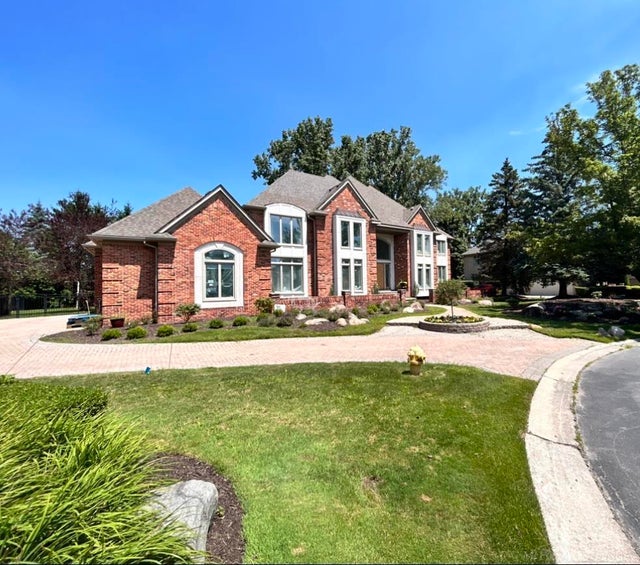 19790 Westchester Dr, Clinton charter township