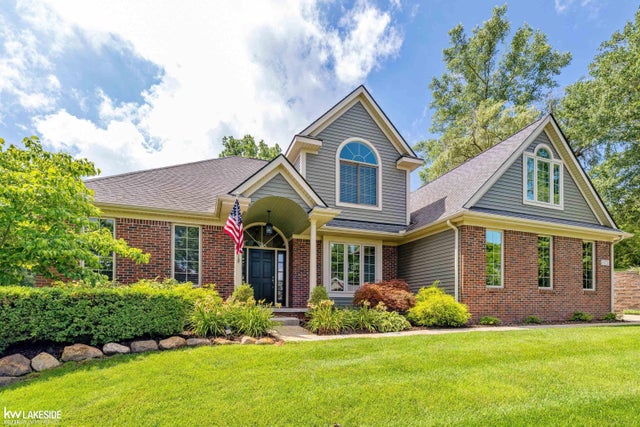 475 Aarons Way St, Brandon charter township