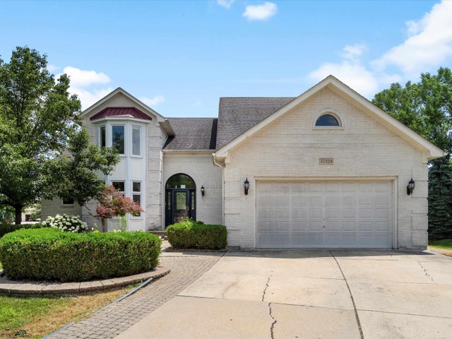 42328 Sheridan Ct, Clinton charter township
